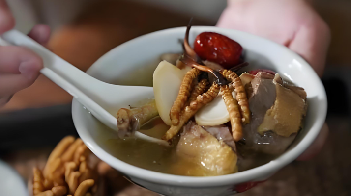 冬蟲(chóng)夏草搭配有道，滋養(yǎng)肺部效果妙